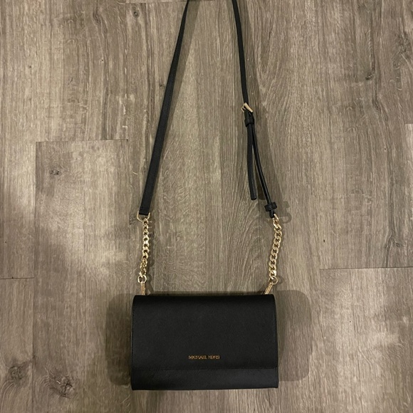 Michael Kors jetset travel smart phone bag - Picture 2 of 4